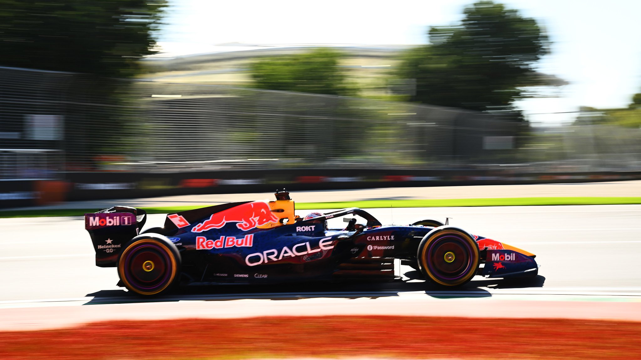 MAX VERSTAPPEN ÇEKIM GÜNÜ IÇIN SILVERSTONE’DA PISTE ÇIKTI!